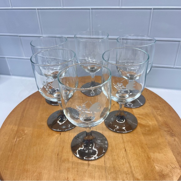 Vintage MCM Etched Grape and Leaf Reverse Silver Faded Stem Cordial Glasses - Picture 3 of 8